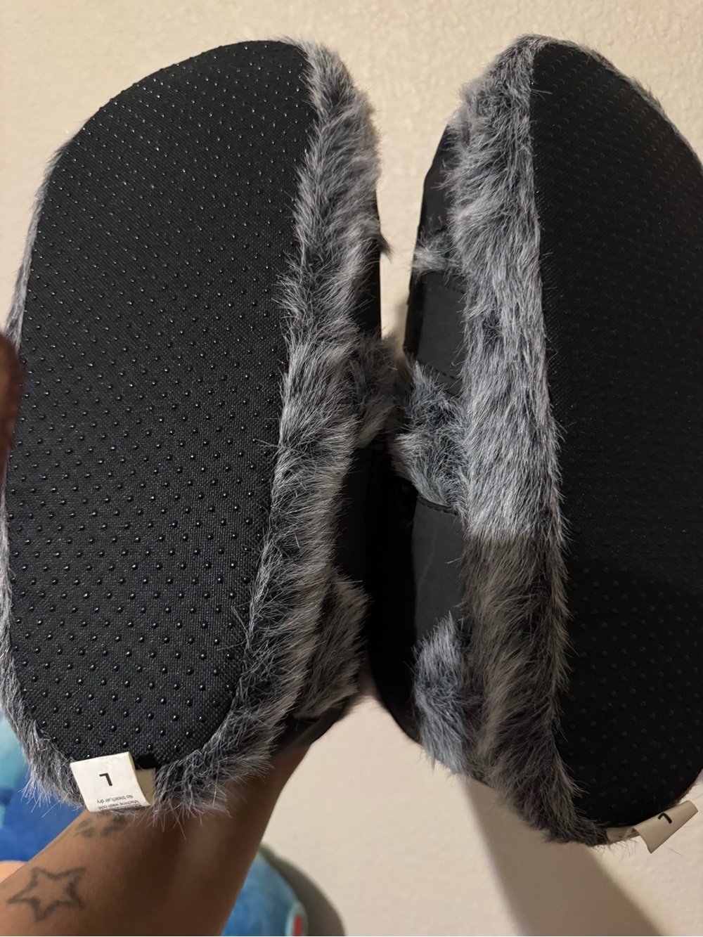 NEW Fuzzy Toe-Sasquatch Slippers - Picture 5 of 6